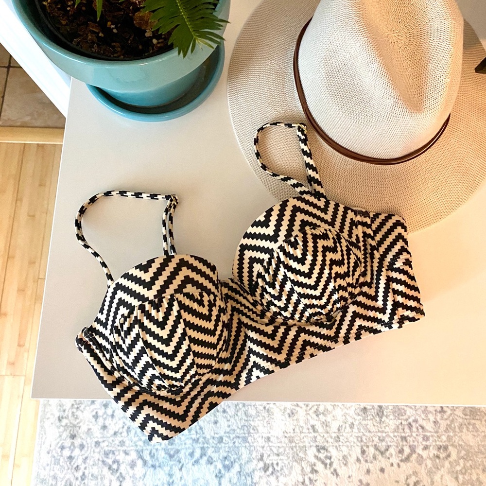 NWOT Xhilaration bralette bikini swim top